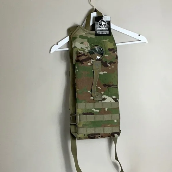 BrigadeQM Molle Hydration System & Reservoir 100 oz - Picture 2 of 5